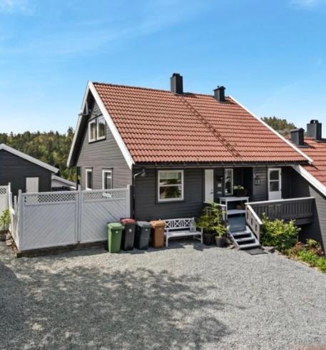 Sjarmerende Familievennlig Hus Med 2 Soverom Kristiansand Exterior photo
